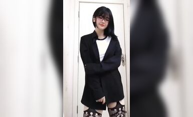 皮皮蝦網紅純欲女神【在下小羊】人前傲女，人後母狗，被金主包養定製私拍各種裸舞紫薇視頻207V (73)