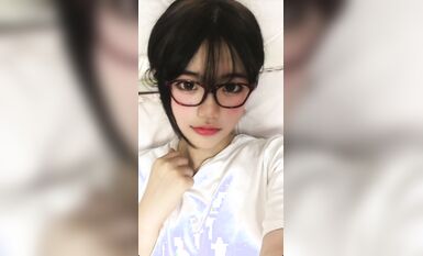 皮皮蝦網紅純欲女神【在下小羊】人前傲女，人後母狗，被金主包養定製私拍各種裸舞紫薇視頻207V (79)