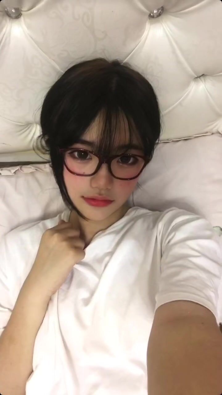 皮皮蝦網紅純欲女神【在下小羊】人前傲女，人後母狗，被金主包養定製私拍各種裸舞紫薇視頻207V (79)