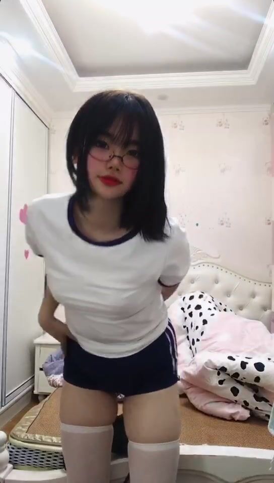 皮皮蝦網紅純欲女神【在下小羊】人前傲女，人後母狗，被金主包養定製私拍各種裸舞紫薇視頻207V (81)