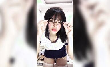 皮皮蝦網紅純欲女神【在下小羊】人前傲女，人後母狗，被金主包養定製私拍各種裸舞紫薇視頻207V (82)