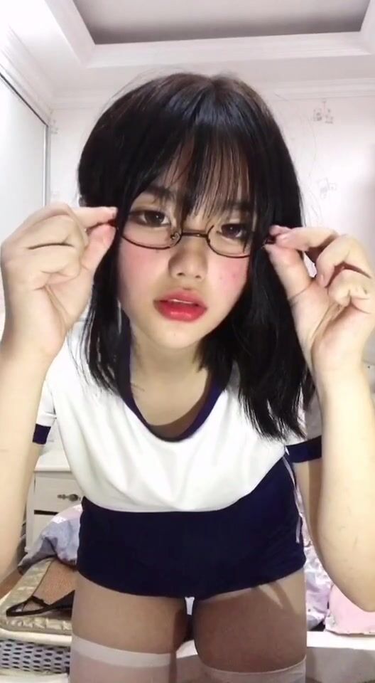 皮皮蝦網紅純欲女神【在下小羊】人前傲女，人後母狗，被金主包養定製私拍各種裸舞紫薇視頻207V (82)