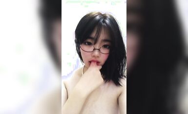 皮皮蝦網紅純欲女神【在下小羊】人前傲女，人後母狗，被金主包養定製私拍各種裸舞紫薇視頻207V (86)