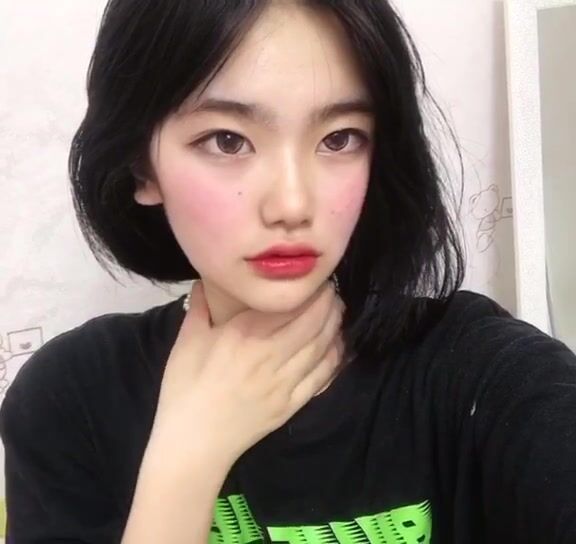 皮皮蝦網紅純欲女神【在下小羊】人前傲女，人後母狗，被金主包養定製私拍各種裸舞紫薇視頻207V (93)