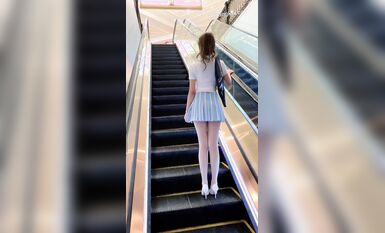 秀人頂級女神『王馨瑤』最新寫真花絮 秀人頂流女神 藍色JK短裙無限誘惑 超性感 高清1080P版