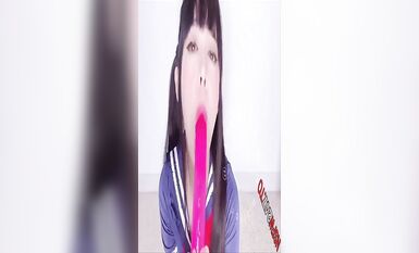 推特二次元小仙女紅人亞裔正妹迷人的貓老師收費私拍年齡不大玩得超級大膽各種道具雙洞齊開 (4)