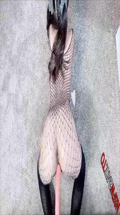 推特二次元小仙女紅人亞裔正妹迷人的貓老師收費私拍年齡不大玩得超級大膽各種道具雙洞齊開 (9)