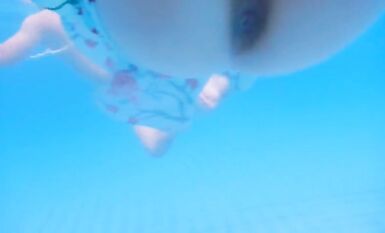 戶外露出界鼻祖！曾火遍全網的美臀反差人妻【人間精靈】景區人前放肆露出+野戰車震無水全套 (1)