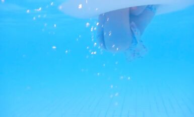 戶外露出界鼻祖！曾火遍全網的美臀反差人妻【人間精靈】景區人前放肆露出+野戰車震無水全套 (1)