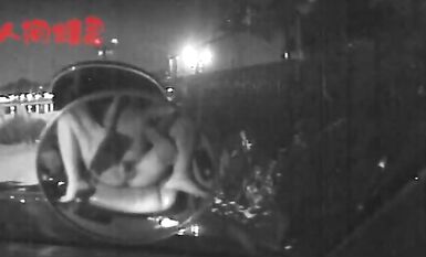 戶外露出界鼻祖！曾火遍全網的美臀反差人妻【人間精靈】景區人前放肆露出+野戰車震無水全套 (17)