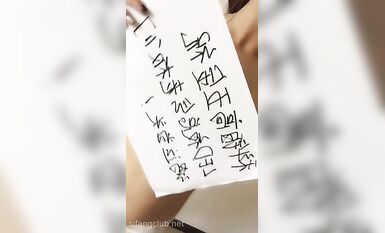 【百度雲泄密】22位露臉舉牌嫩妹 全方位了解妹子的顏值 身材 皮膚 (16)