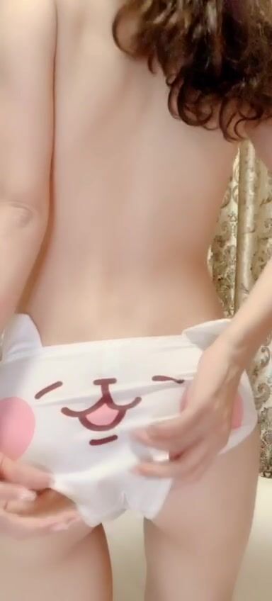 OL女神 下了班就是你的 甜蜜女友，OL制服下的秘密，手指撥動蜜乳 非常誘惑，扣穴吃奶自慰 20V完整版 無水印 (10)