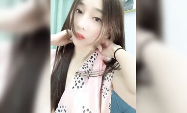 OL女神 下了班就是你的 甜蜜女友，OL制服下的秘密，手指撥動蜜乳 非常誘惑，扣穴吃奶自慰 20V完整版 無水印 (19)