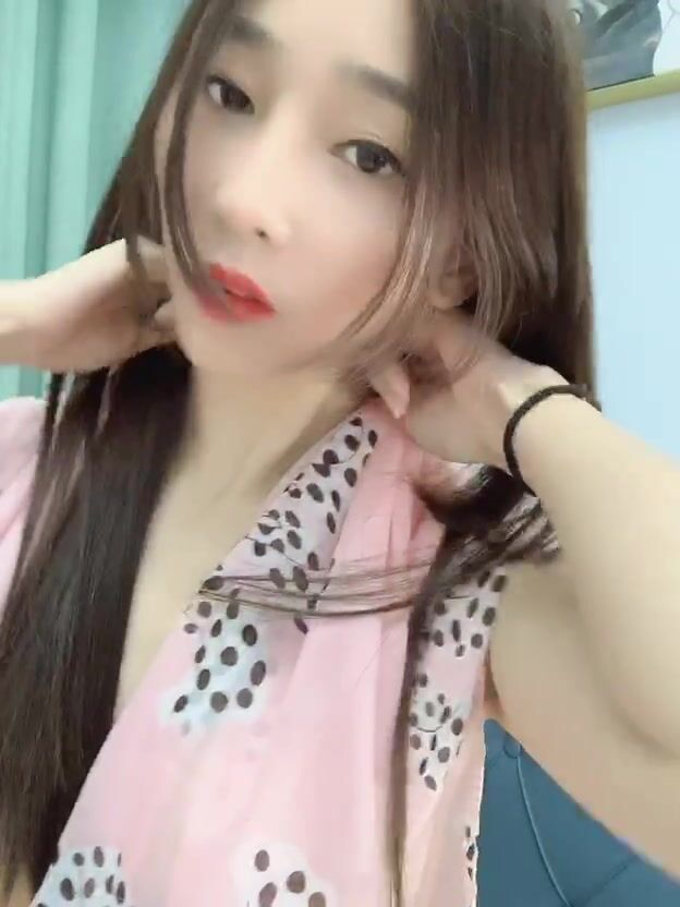 OL女神 下了班就是你的 甜蜜女友，OL制服下的秘密，手指撥動蜜乳 非常誘惑，扣穴吃奶自慰 20V完整版 無水印 (19)