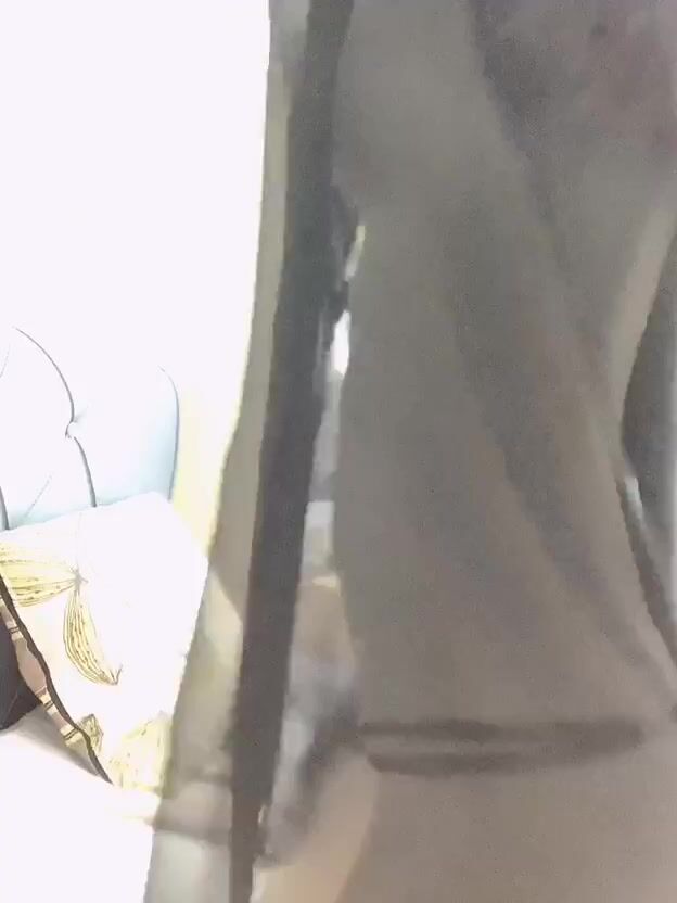 OL女神 下了班就是你的 甜蜜女友，OL制服下的秘密，手指撥動蜜乳 非常誘惑，扣穴吃奶自慰 20V完整版 無水印 (4)