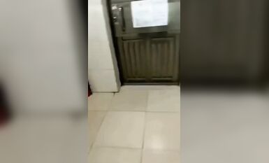 【極品稀缺 大開眼界】最新酒店門口偷拍性愛視頻流出 空姐女友+和表妹亂倫+同學炮友 性愛錄音附性愛視頻照片 (2)