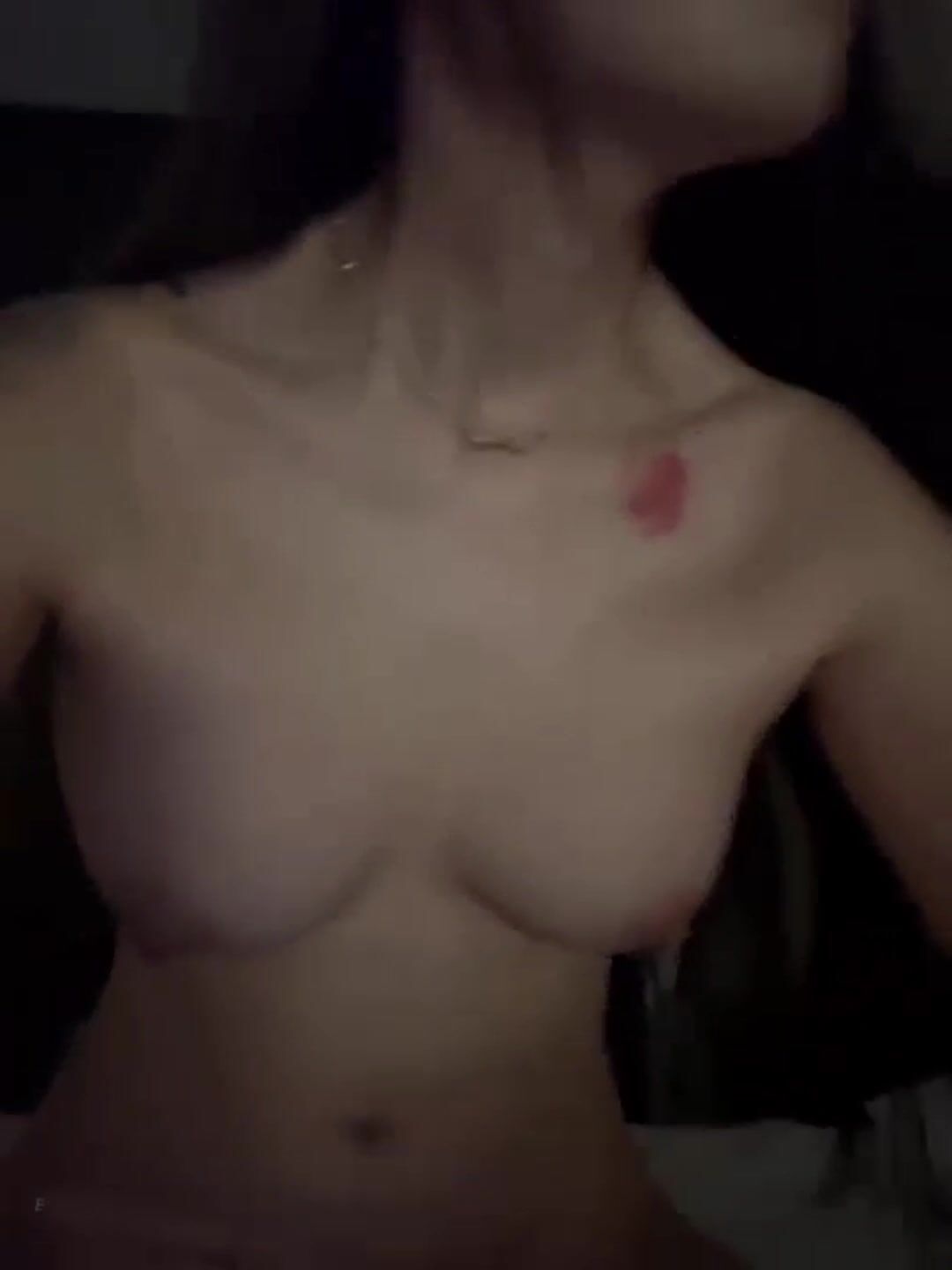 近日超多人搜尋的抖音上被稱為性感天花板的大網紅【趙一菲】私密流出完整全套 (3)