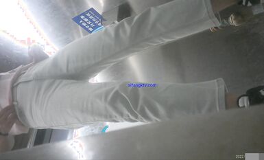 七月私房最新流出廁拍大神潛入 師范大學附近公共廁所全景偷拍青春靚麗的學妹第三期露臉上下同賞2-粉色戴口罩