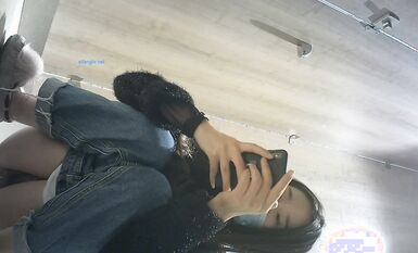 【精選廁拍】奶茶店全景偷拍多位漂亮的妹紙們2  (3)