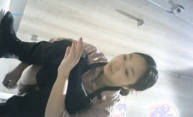 【精選廁拍】奶茶店全景偷拍多位漂亮的妹紙們2  (4)