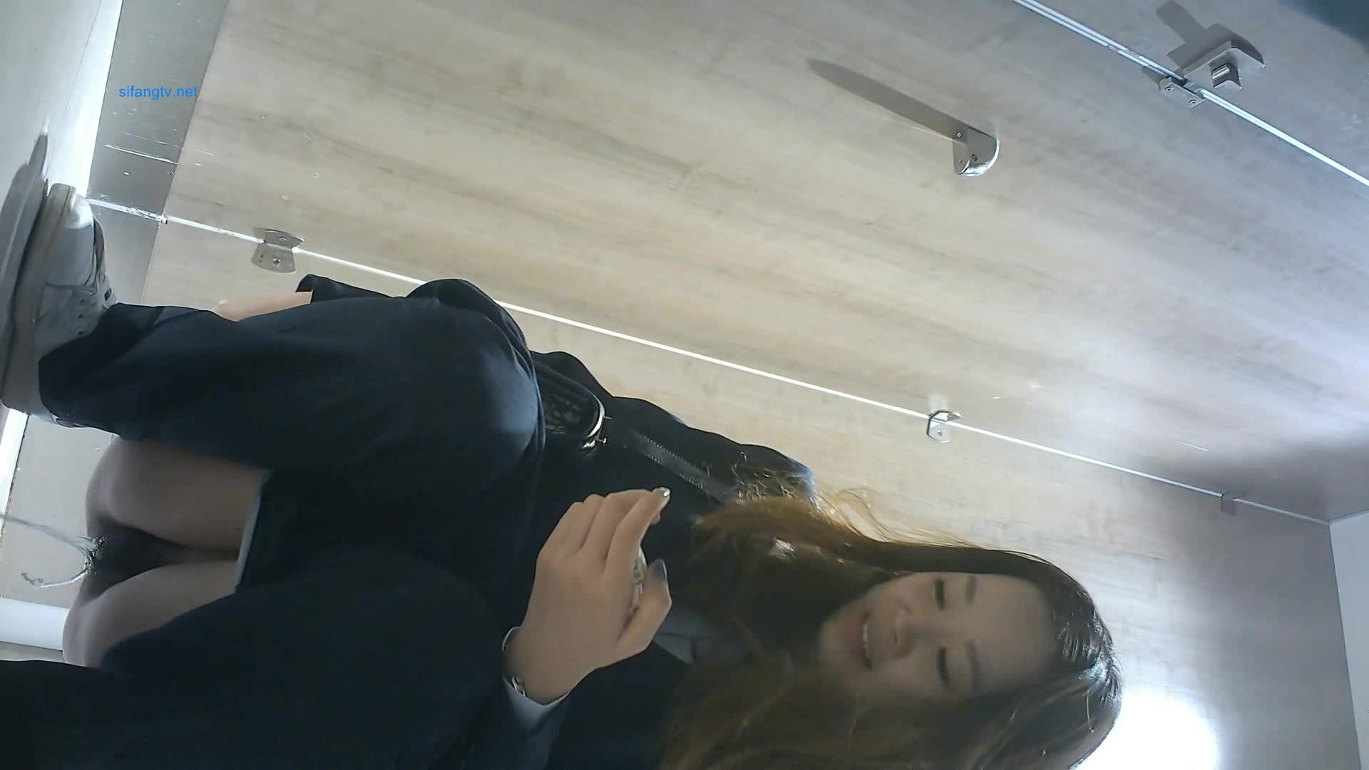 【精選廁拍】奶茶店全景偷拍多位漂亮的妹紙們2  (5)