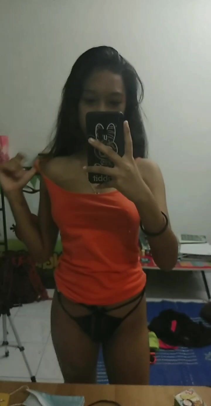 【黑客破解】台中18歲的舞蹈班學員黃嘉雯 各種私拍泄密流出 (13)