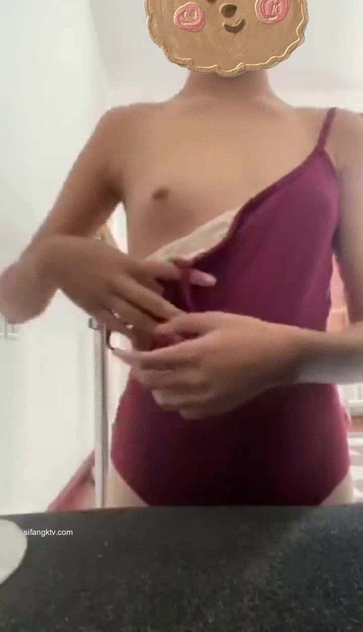 【黑客破解】台中18歲的舞蹈班學員黃嘉雯 各種私拍泄密流出 (14)