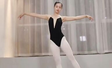 【黑客破解】台中18歲的舞蹈班學員黃嘉雯 各種私拍泄密流出 (4)