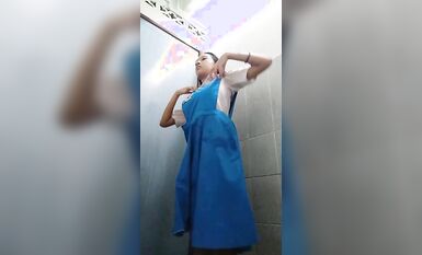 【黑客破解】台中18歲的舞蹈班學員黃嘉雯 各種私拍泄密流出HJW黃嘉雯 - 洗澡 (01#2021) (1)