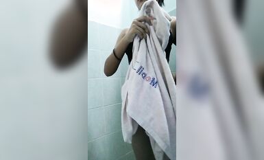 【黑客破解】台中18歲的舞蹈班學員黃嘉雯 各種私拍泄密流出HJW黃嘉雯 - 洗澡 (05#2020) (2)