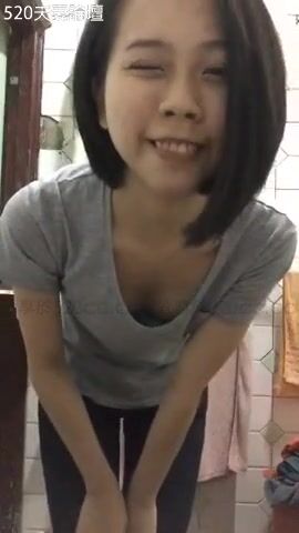 叼著避孕套的露臉小母狗！超騷大堂經理【小瑜】穿著工作服戴著肛塞衛生間拉出來舔一舔絕絕子 (4)