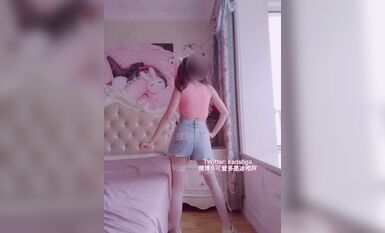 推特上著名抖音風福利姬可愛多是冰棍阿私拍各種潮流BGM活潑裸舞露臉母狗式紫薇 (15)