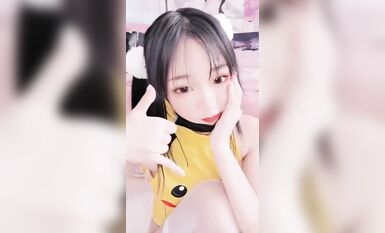 推特上著名抖音風福利姬可愛多是冰棍阿私拍各種潮流BGM活潑裸舞露臉母狗式紫薇 (7)