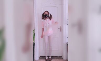 推特上著名抖音風福利姬可愛多是冰棍阿私拍各種潮流BGM活潑裸舞露臉母狗式紫薇 (8)