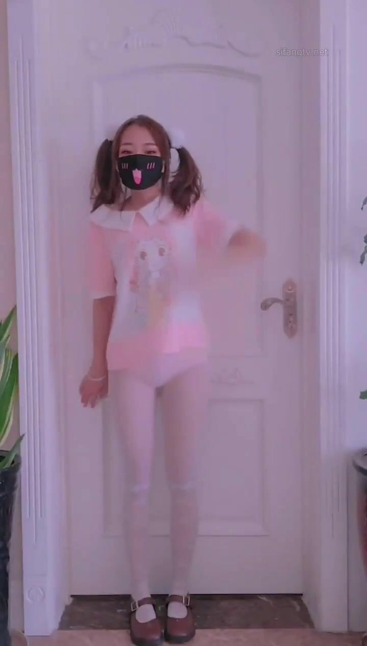 推特上著名抖音風福利姬可愛多是冰棍阿私拍各種潮流BGM活潑裸舞露臉母狗式紫薇 (8)