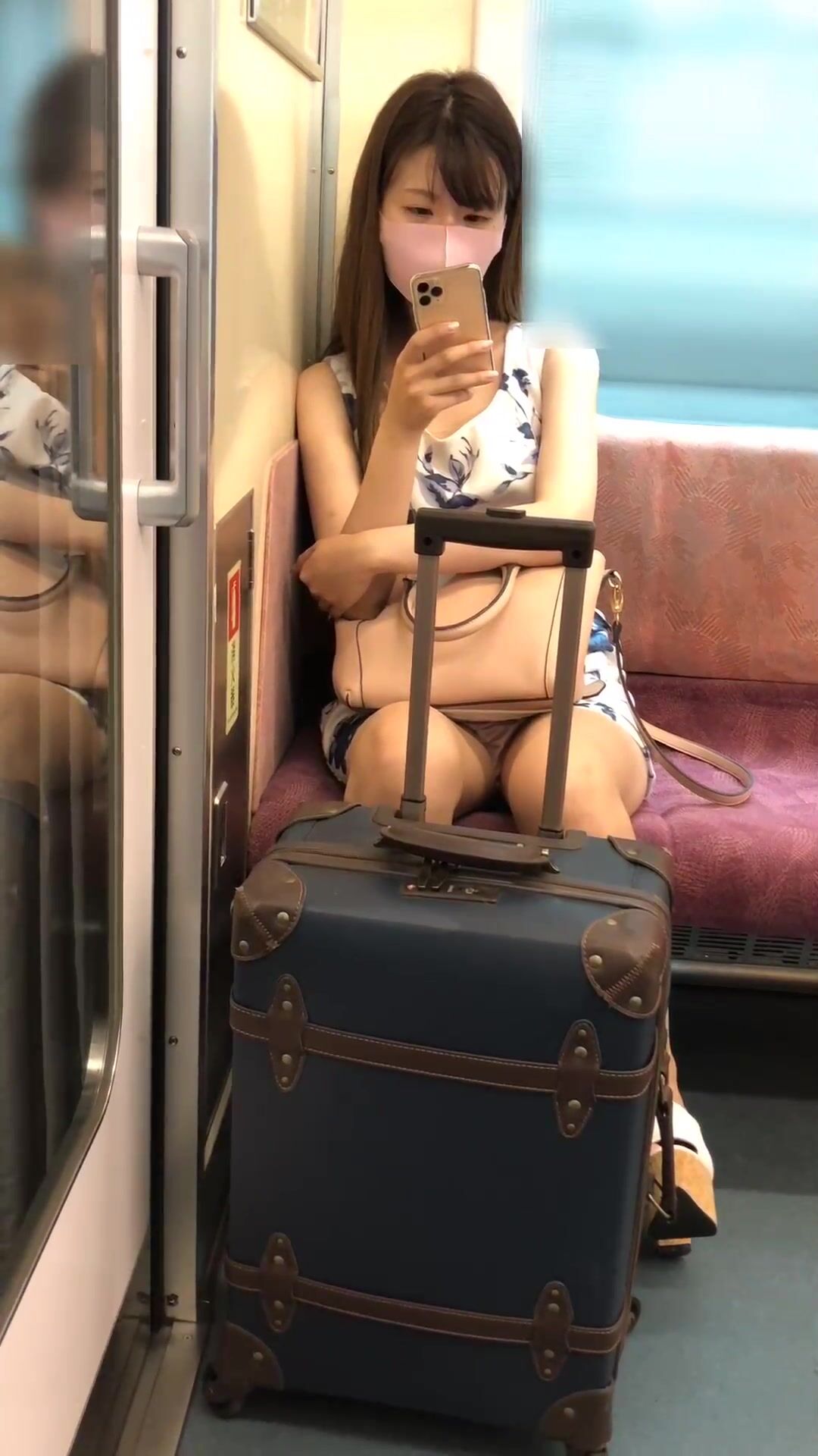 精品推薦 島國網站『Pcolle』賣家高價售賣盜撮女大學生少婦電車當眾露出裙底性感街拍-ピーナッツ (17)