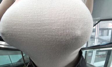 【フルHD 超高畫質】【前編】爆Hカップ美女のノーブラ首がビンビン！ぷるるんと暴れ狂うエロ柔が激ヤバ！！