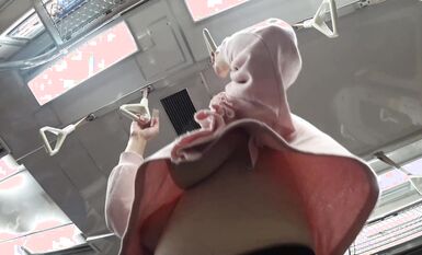 【フルHD 超高畫質】ぶらんぶらんとゆれるエロ乳がヤバイ♪下から見上げるたわわなおっぱいアングルは絶景過ぎ！！