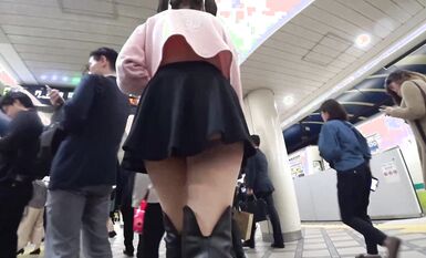 【フルHD 超高畫質】ぶらんぶらんとゆれるエロ乳がヤバイ♪下から見上げるたわわなおっぱいアングルは絶景過ぎ！！