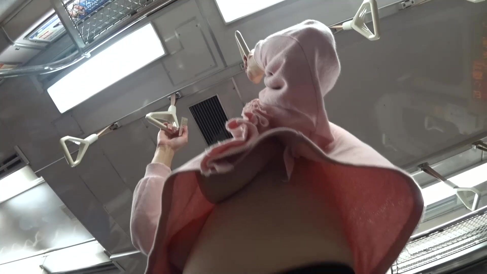 【フルHD 超高畫質】ぶらんぶらんとゆれるエロ乳がヤバイ♪下から見上げるたわわなおっぱいアングルは絶景過ぎ！！