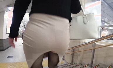 【フルHD 超高畫質】激ヤバワンピを著たセクシーお姉さんがヤバ過ぎる！！卑な生尻をこれでもかと魅せ付ける…もう絶対確信犯