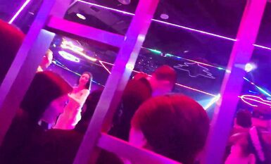 門票15元舞廳，愛情就從舞廳開始，下午實拍重慶舞廳人擠人，燈光昏暗？摟摟抱抱好浪漫