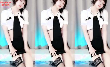 萬眾矚目！虎牙星秀主播女神級別清純美女【林小花】首次私人定製露逼裸舞大尺度流出不虧是網紅真會整活 5分50秒漏逼