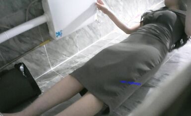 七月最新流出私房大神隔牆有眼 原創廁拍 (3)