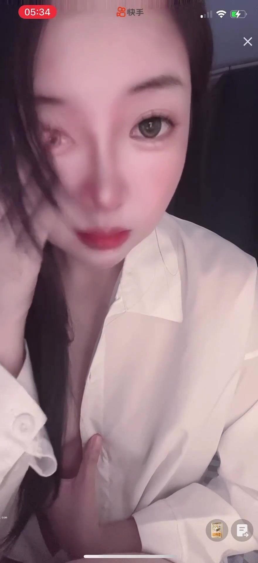 最新《瘋狂抖音》外篇之《抖音擦邊8》各種閃現走光刷邊 走私會議房給男友口愛 這期超精彩1-美女露點 (2)