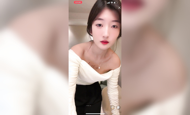 最新《瘋狂抖音》外篇之《抖音擦邊8》各種閃現走光刷邊 走私會議房給男友口愛 這期超精彩1-美女露點 (3)