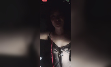 最新《瘋狂抖音》外篇之《抖音擦邊8》各種閃現走光刷邊 走私會議房給男友口愛 這期超精彩5.刺激 (12)