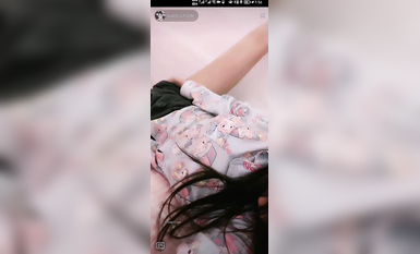 最新《瘋狂抖音》外篇之《抖音擦邊8》各種閃現走光刷邊 走私會議房給男友口愛 這期超精彩5.刺激 (5)