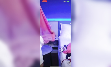 最新《瘋狂抖音》外篇之《抖音擦邊8》各種閃現走光刷邊 走私會議房給男友口愛 這期超精彩4.真空凸點 (1)