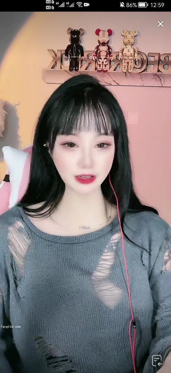 最新《瘋狂抖音》外篇之《抖音擦邊8》各種閃現走光刷邊 走私會議房給男友口愛 這期超精彩4.真空凸點 (3)